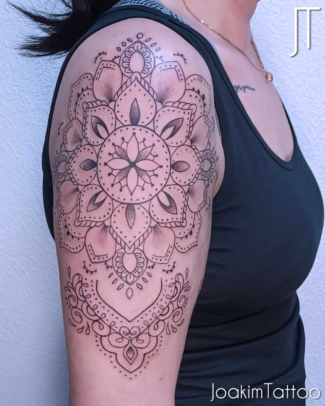 Mandala tatuering av tatuerare i Kungälv utanför Göteborg